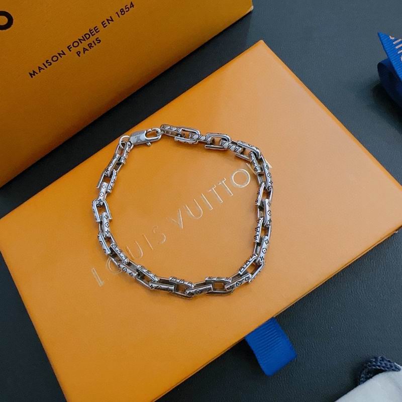 LV Bracelet 02lyr76
